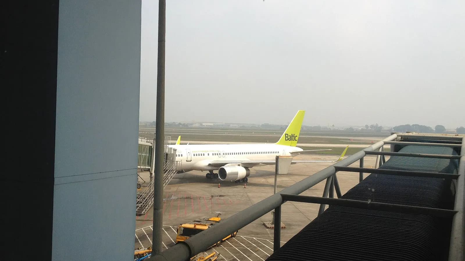 <a href=" https://www.wikiwand.com/en/Noi_Bai_International_Airport " rel="nofollow">Nội Bài International Airport</a> (IATA: HAN, ICAO: VVNB) in <a href=" https://www.wikiwand.com/en/Hanoi " rel="nofollow">Hanoi</a> , the capital of Vietnam, is the largest airport in Vietnam
