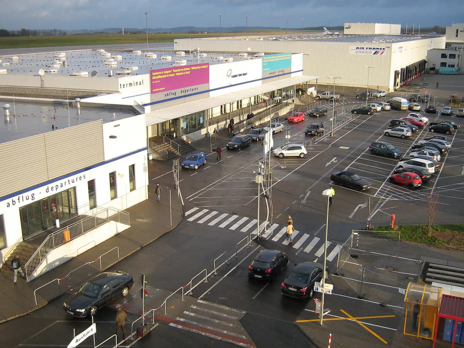 Secondary view of the Frankfurt-Hahn passenger terminal