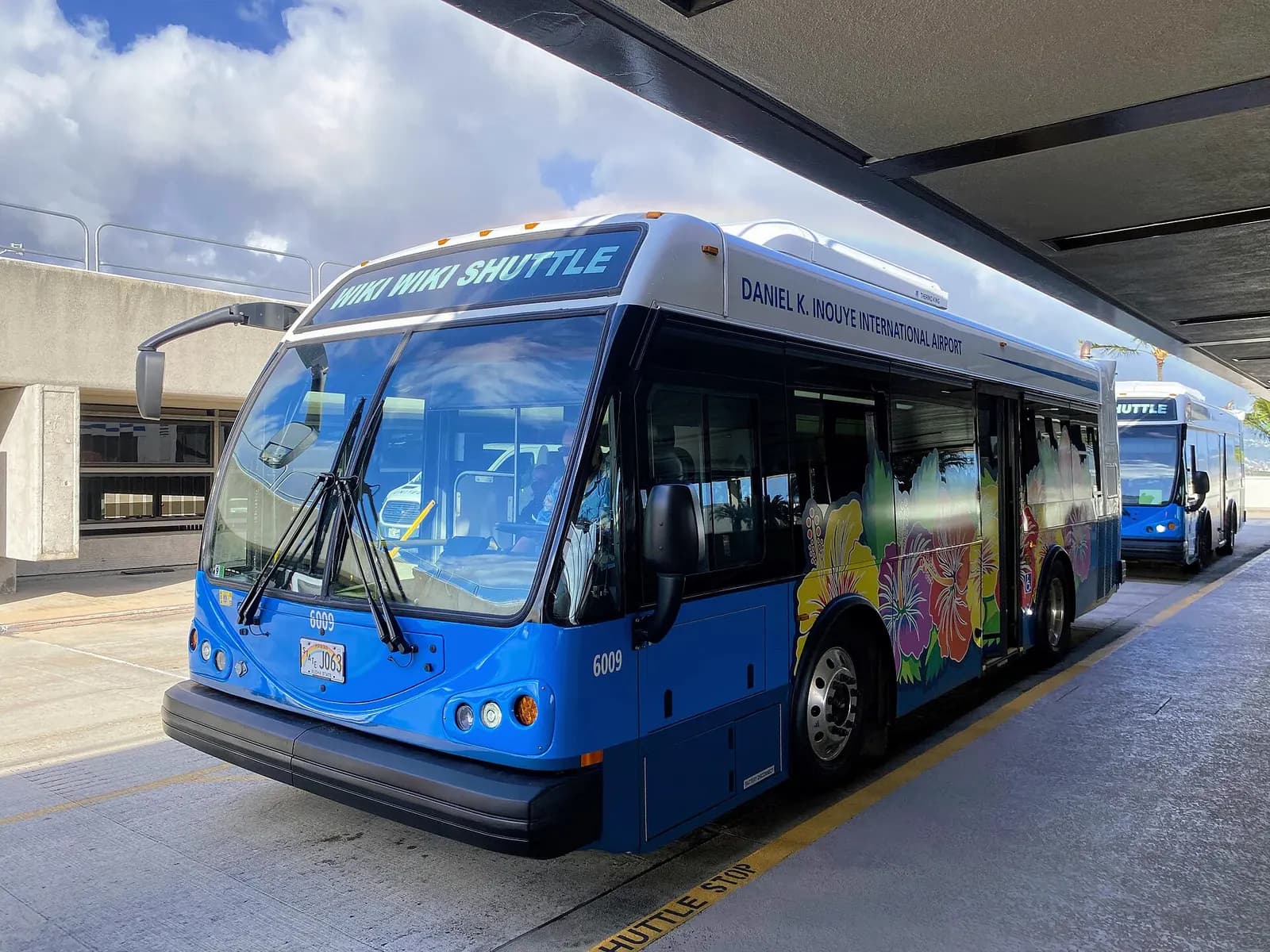 Wiki Wiki Shuttle bus at Daniel K. Inouye International Airport, 2022-1024.