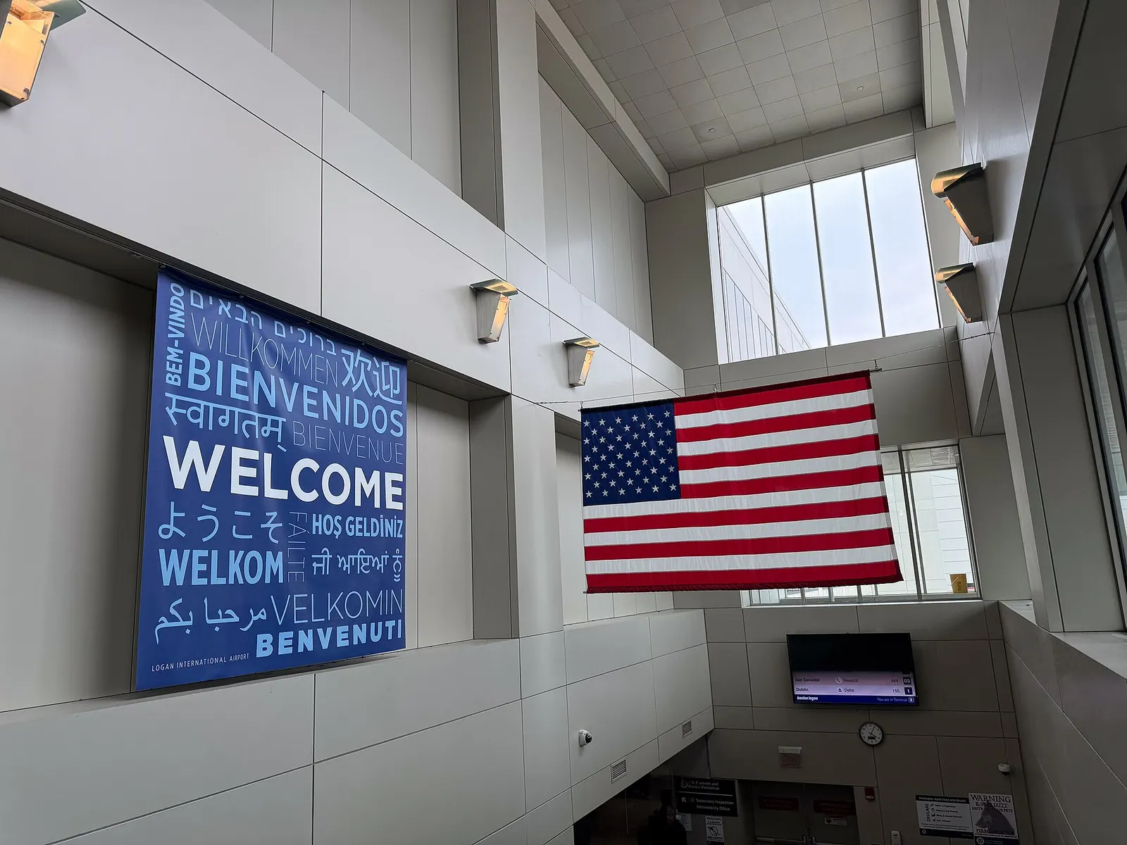 כרוכים הבאים WILLKOMMEN BIENVENIDOS स्वागतम BIENVENUE WELCOME ようこそ HOS GELDINIz WELKOMF ਜੀ ਆਇਆਂ ਨੂੰ VELKOMIN مرحبا بكم LOGAN INTERNATIONAL AIRPORT BENVENUTI C Binder Protection Secondary Inspection Dublin P WARNING