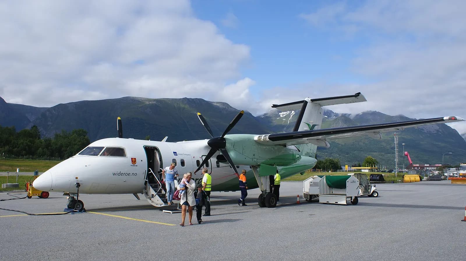 Widerøe Dash 8-100 on the apron at Ørsta–Volda Airport, Hovden