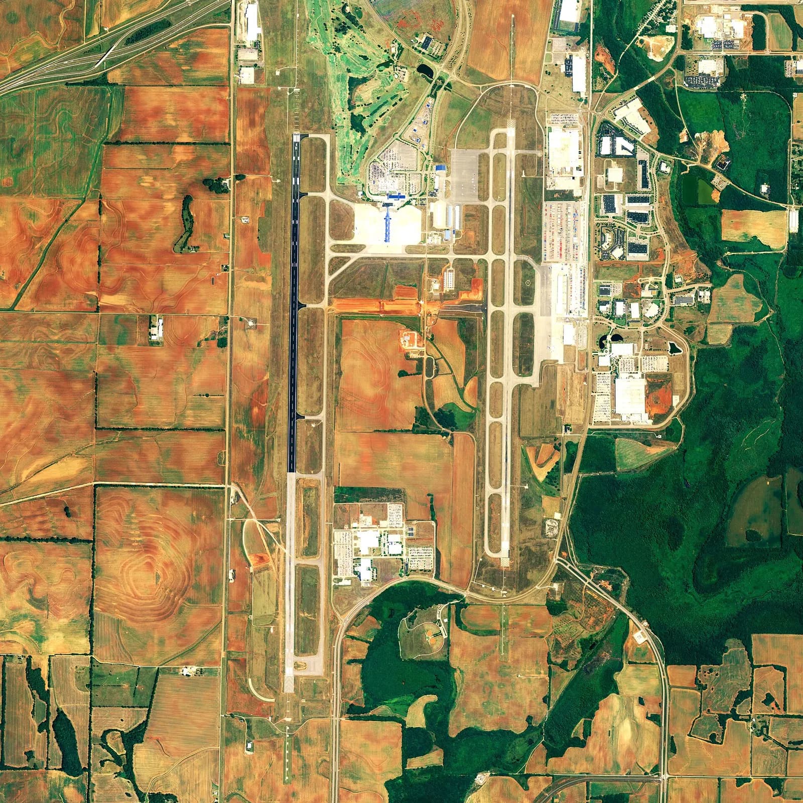 2006 USDA aerial photograph of Huntsville International Airport looking over both parallel runways.