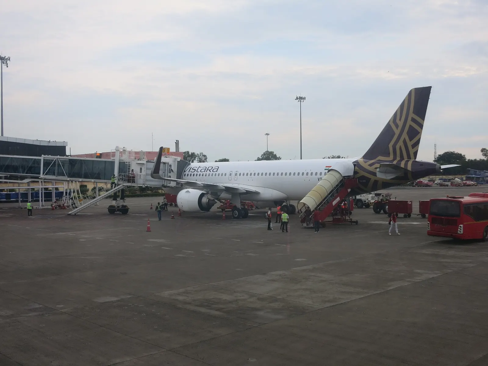 Vistara Airbus A320 on the apron at Indore Airport, July 2023