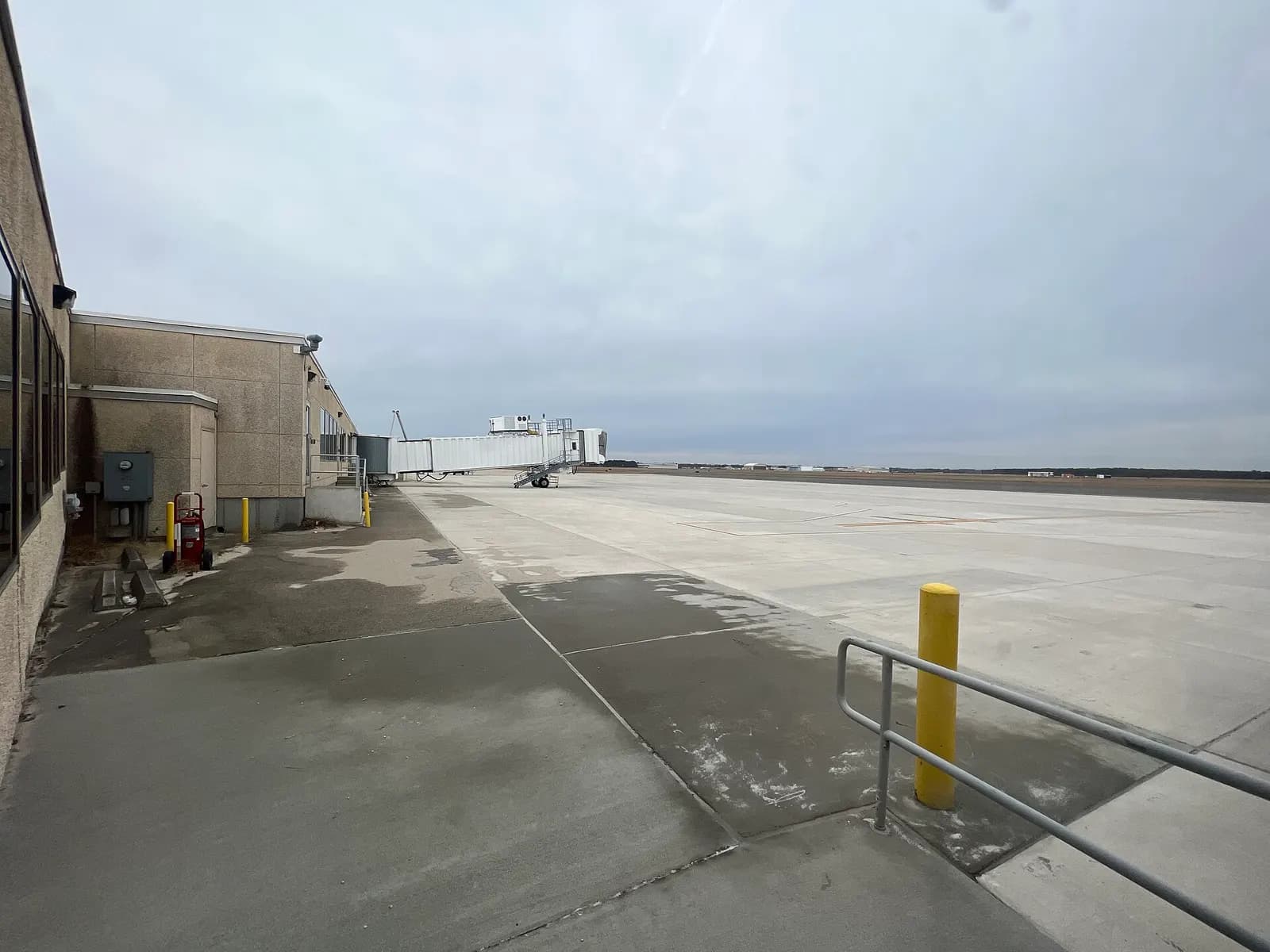 Concourse B holdroom at Long Island MacArthur Airport on 20 February 2023.