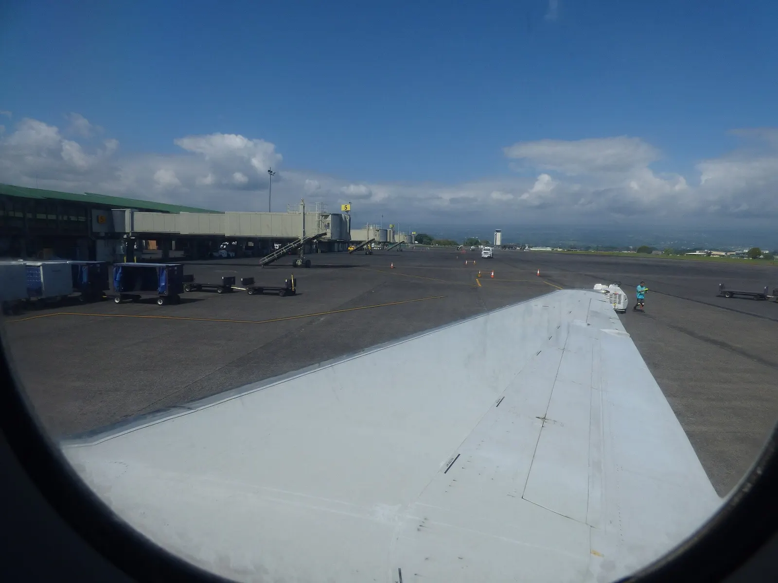 Airliner taxiing at Hilo International Airport, April 2018