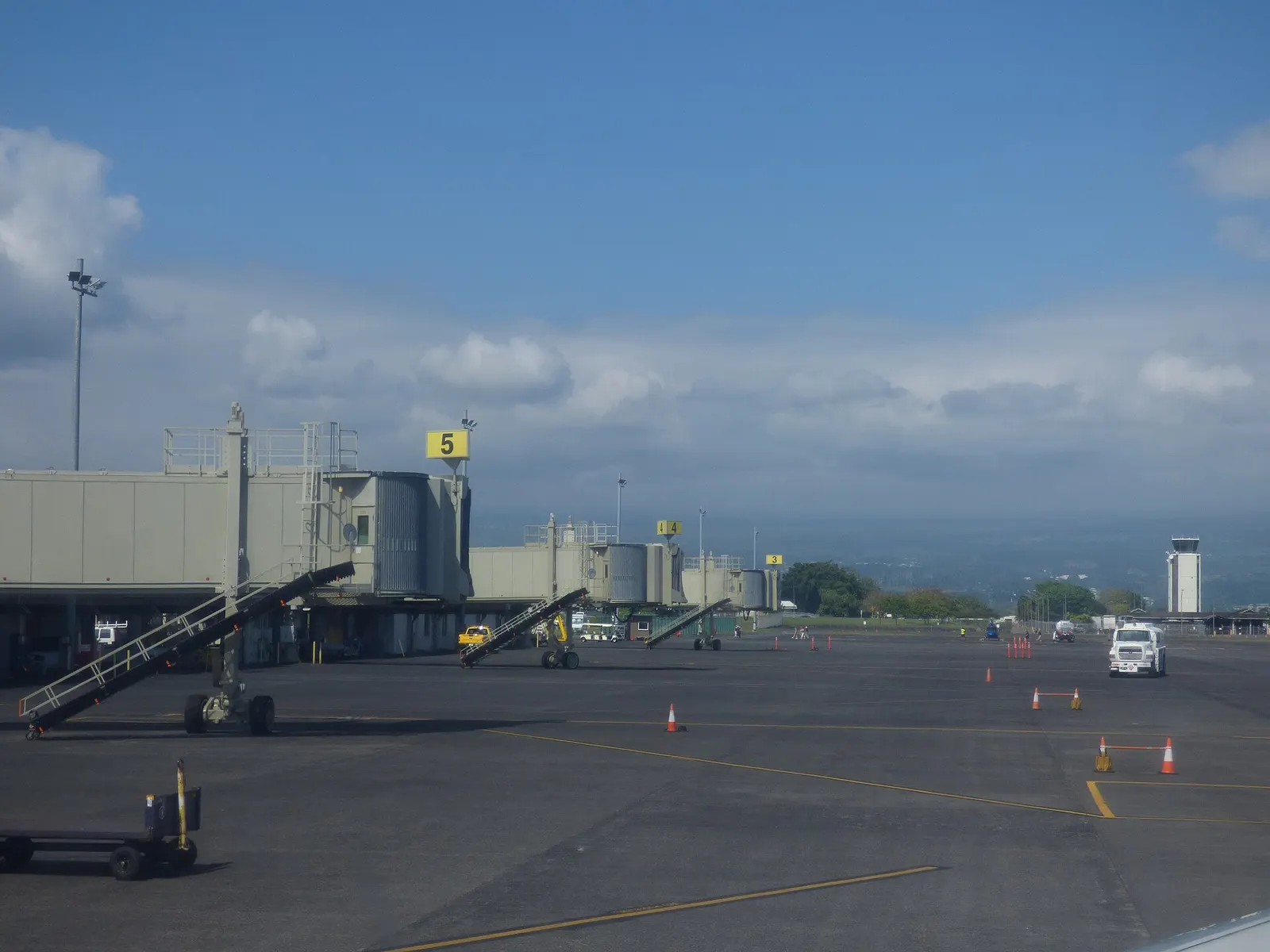 Approaching the Hilo International Airport terminal from the airfield, April 2018