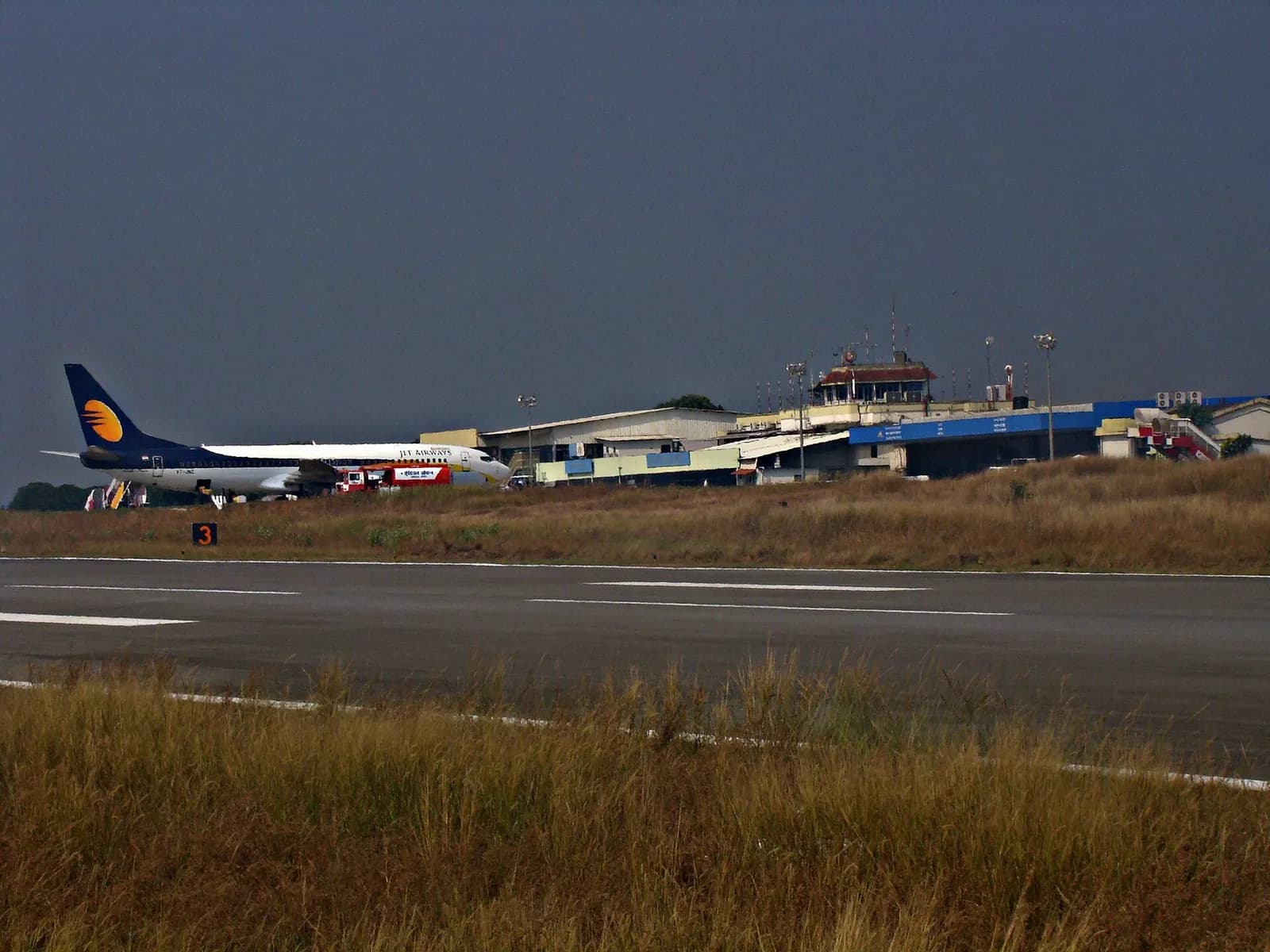 Jet Airways Boeing 737 at Mangalore airport (old terminal) viewed from runway. Photographed by SONY DSC-H9, retouched with Picnik