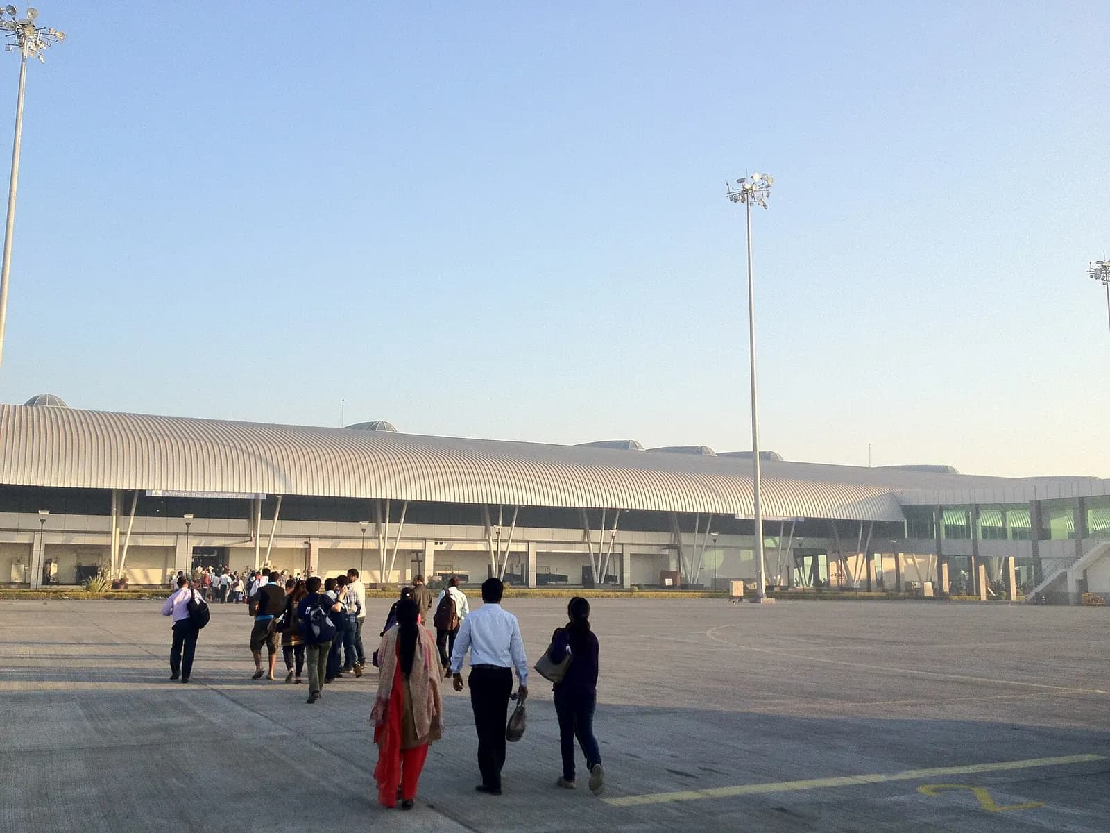 Passengers walking airside toward Aurangabad Airport terminal