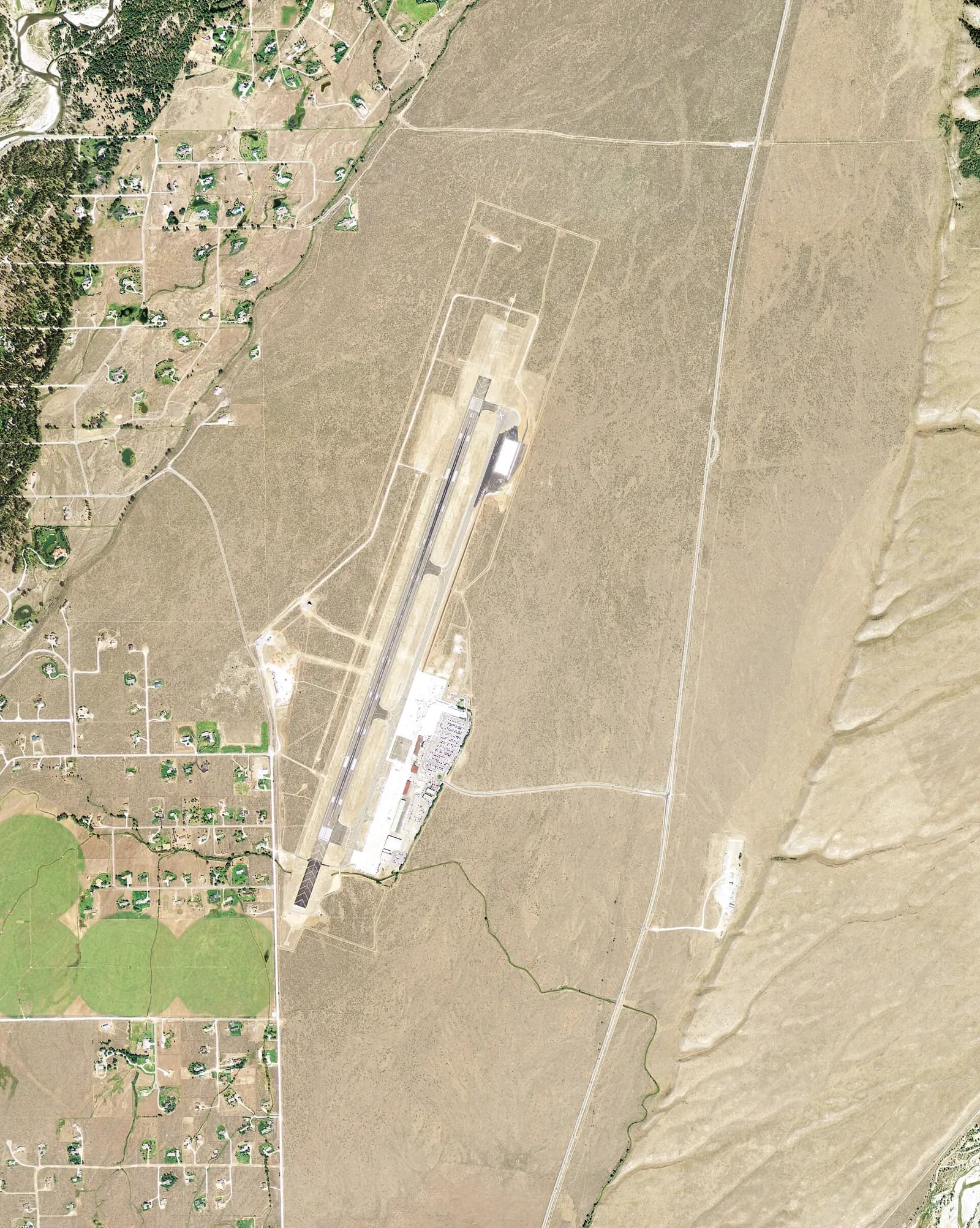 May 2016 USDA aerial photograph of Jackson Hole Airport showing the intersecting taxiways and midfield terminal.