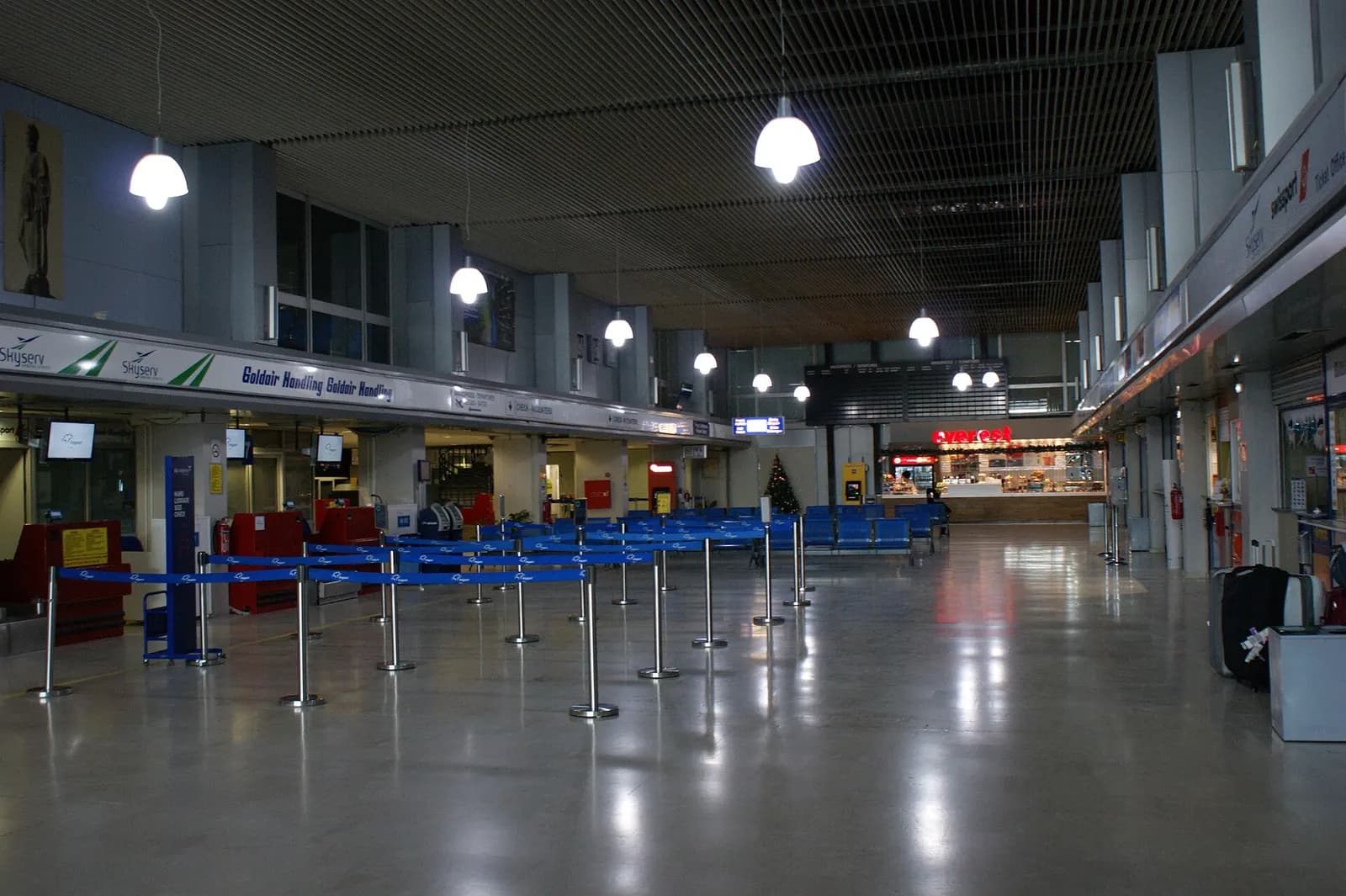 Departures kerbside and entrance at Kos Ippokratis Airport.