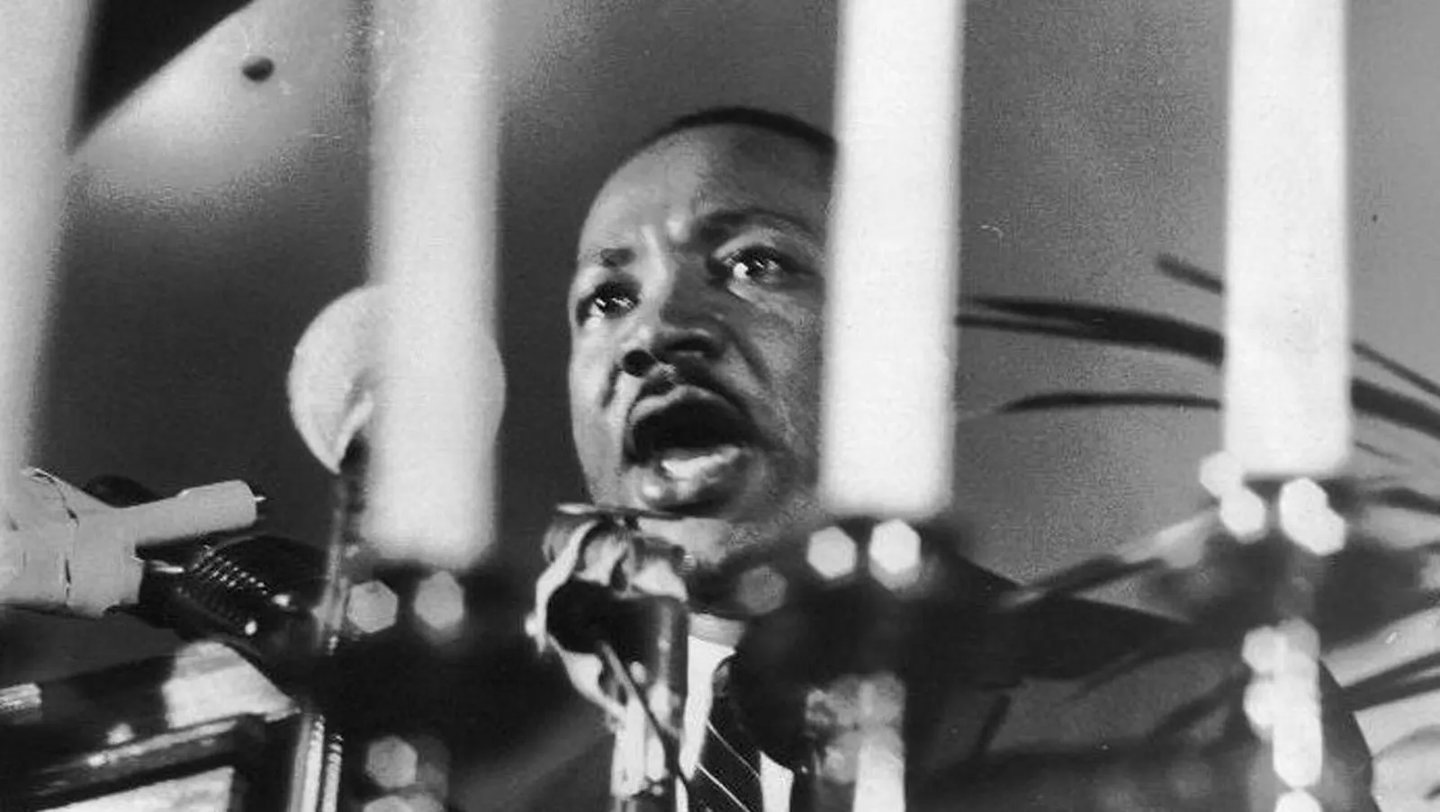 Dr. King Returns to City To Push Housing Drive Dr. Martin Luther King Jr., Nobel Peace Prize winner and civil rights leader, returned to Louisville last night compliment, encourage and urge on openhousing advocates. "You went to jail for righteousness sake," Dr. King told some 500 advocates rallying