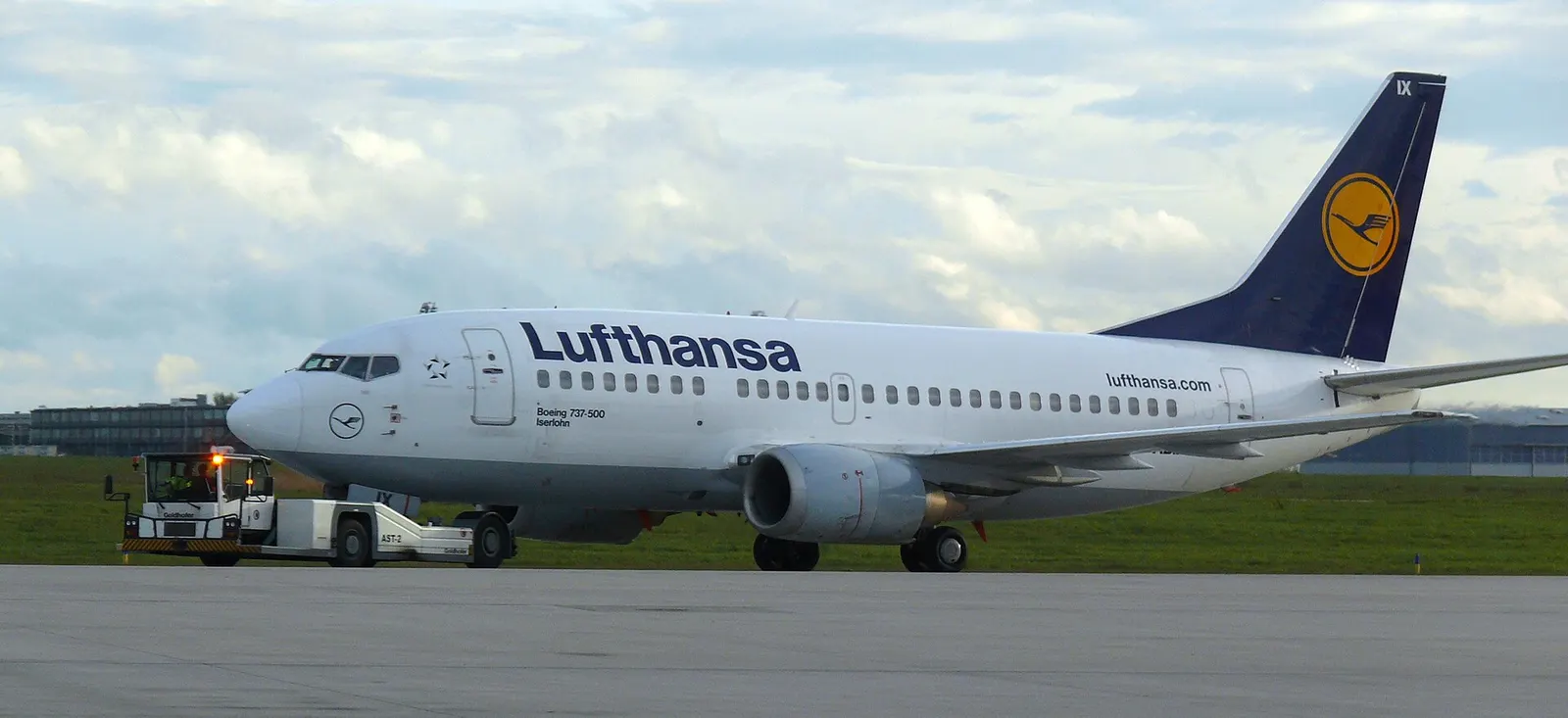 Lufthansa Boeing 737-530 D-ABIX (cn 24946/2070) leaving the docking station for a flight to Frankfurt am Main at Leipzig/Halle Airport .