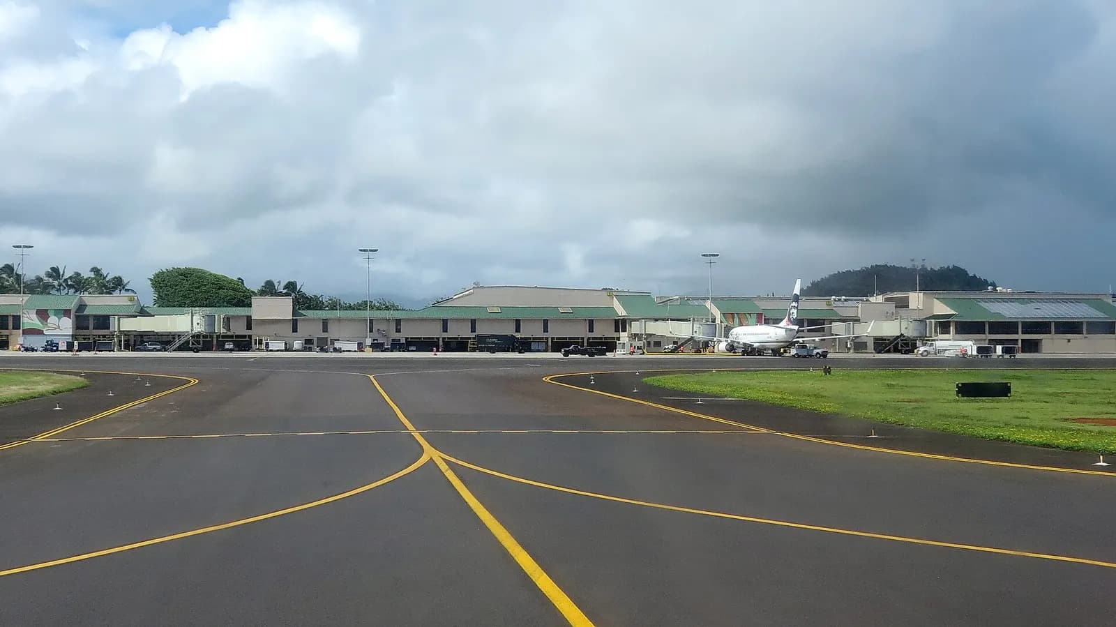Lihue Airport Kawakami Terminal from the taxiway, with jet bridges and an Alaska Airlines 737 at the gate