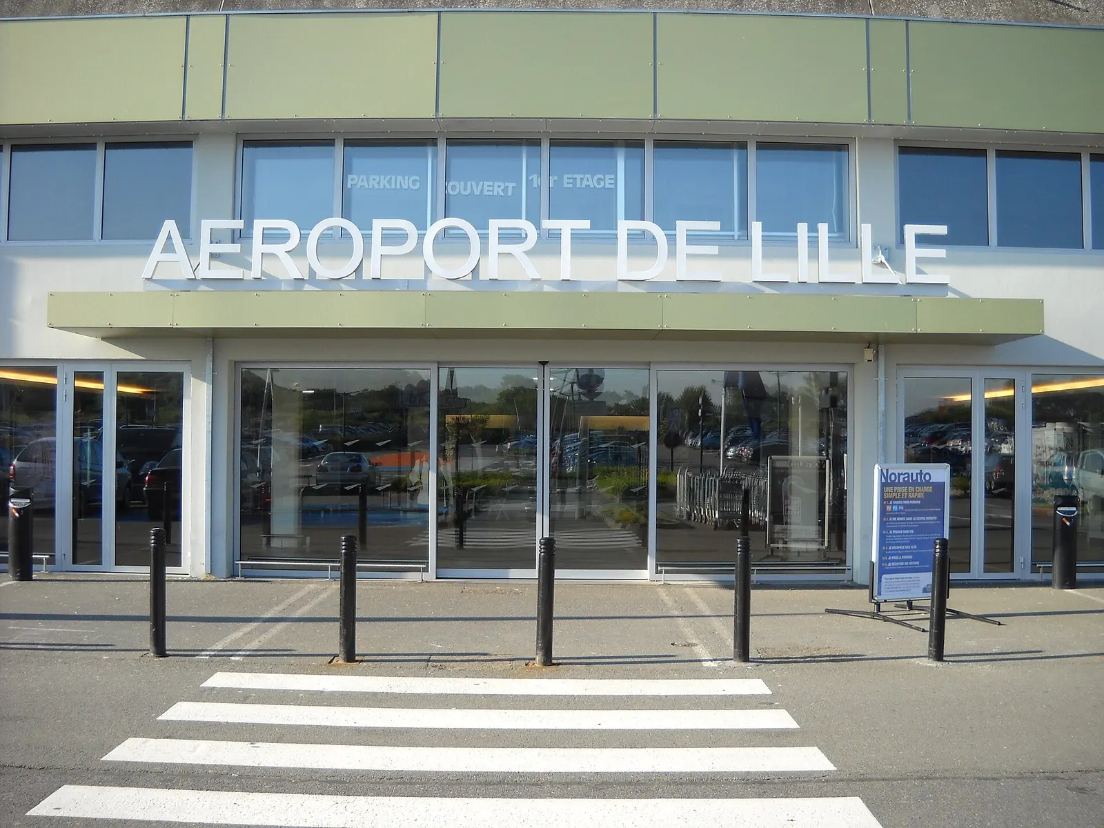 Lille-Lesquin Airport terminal exterior approach