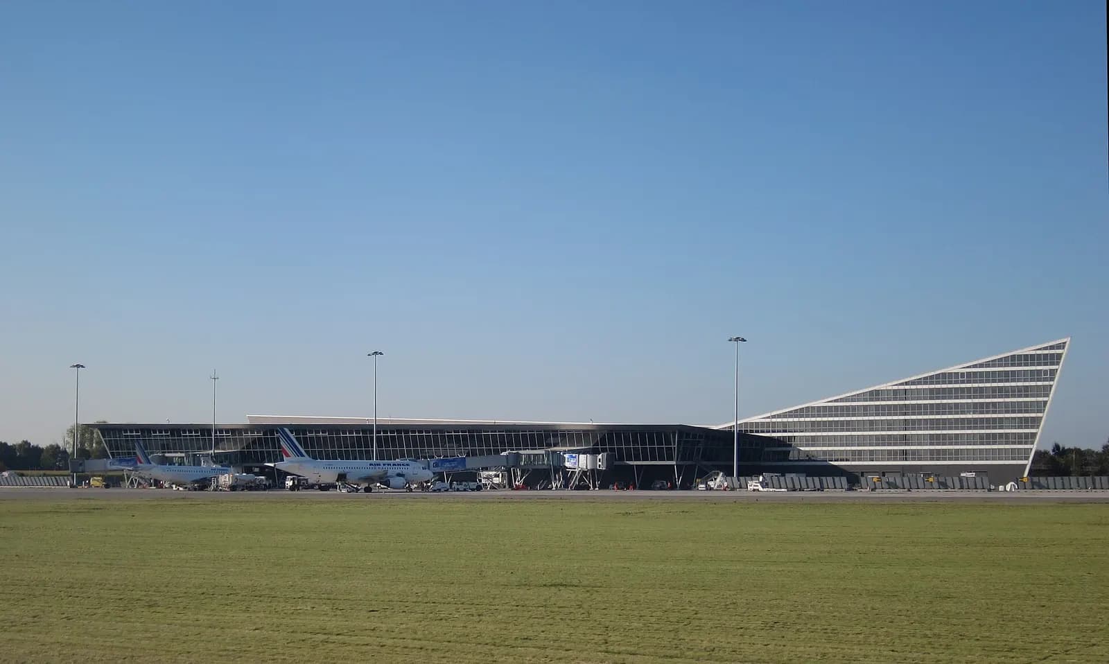 Lille-Lesquin main terminal building exterior