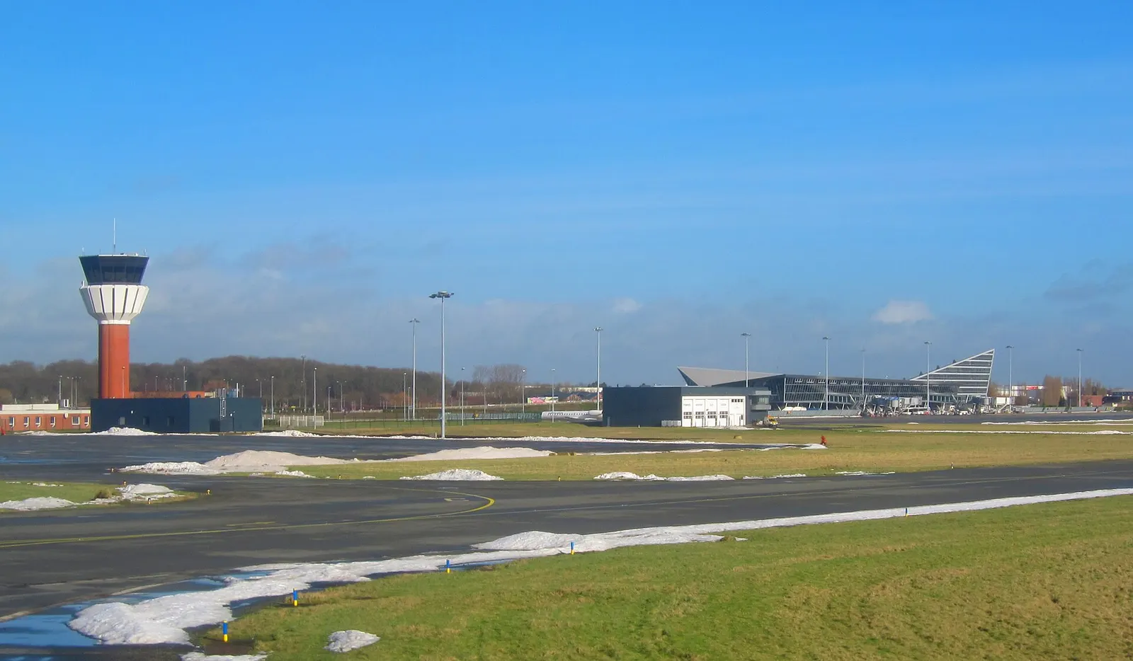 Lille-Lesquin apron view toward the main terminal