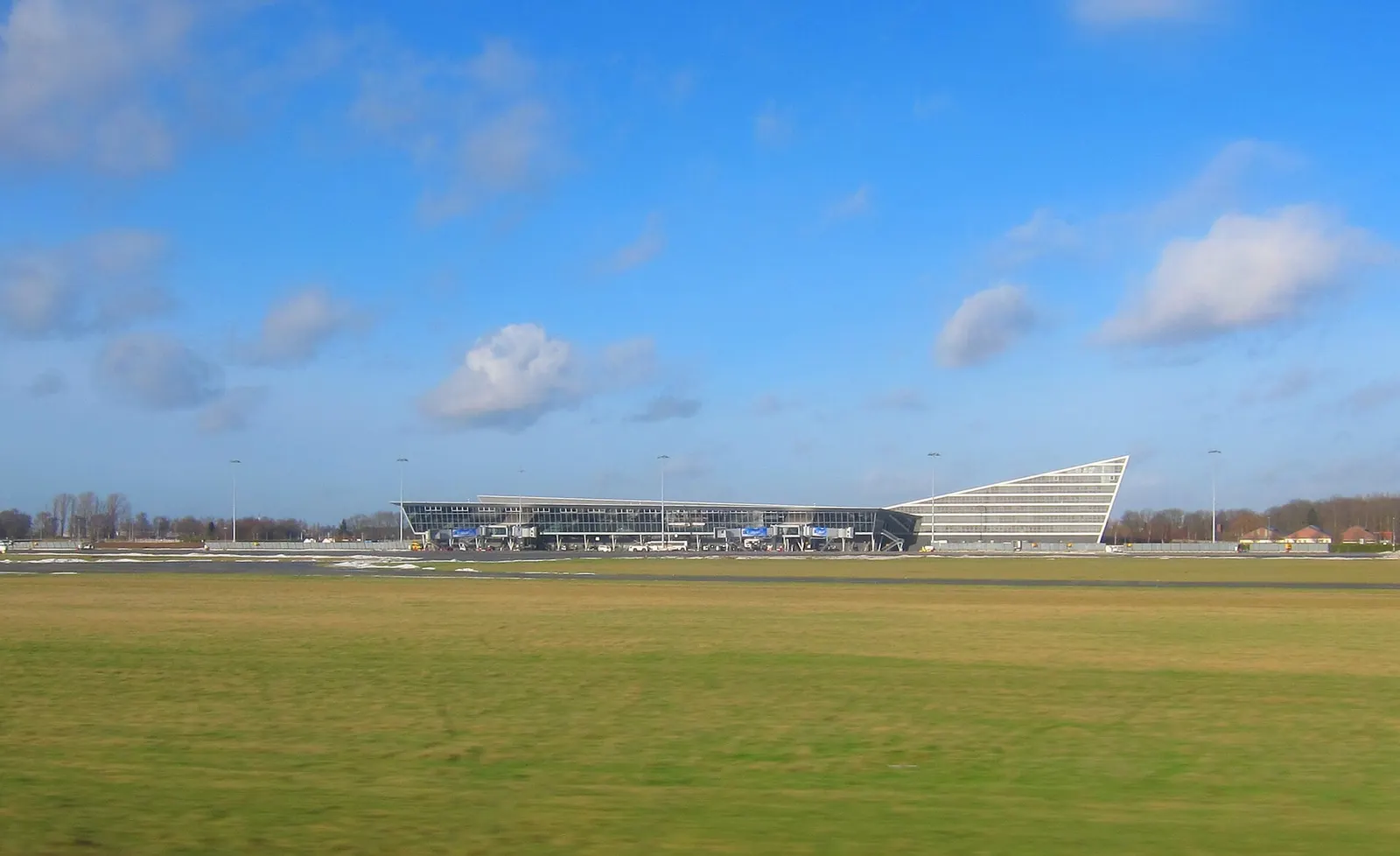 Lille-Lesquin terminal seen from the apron