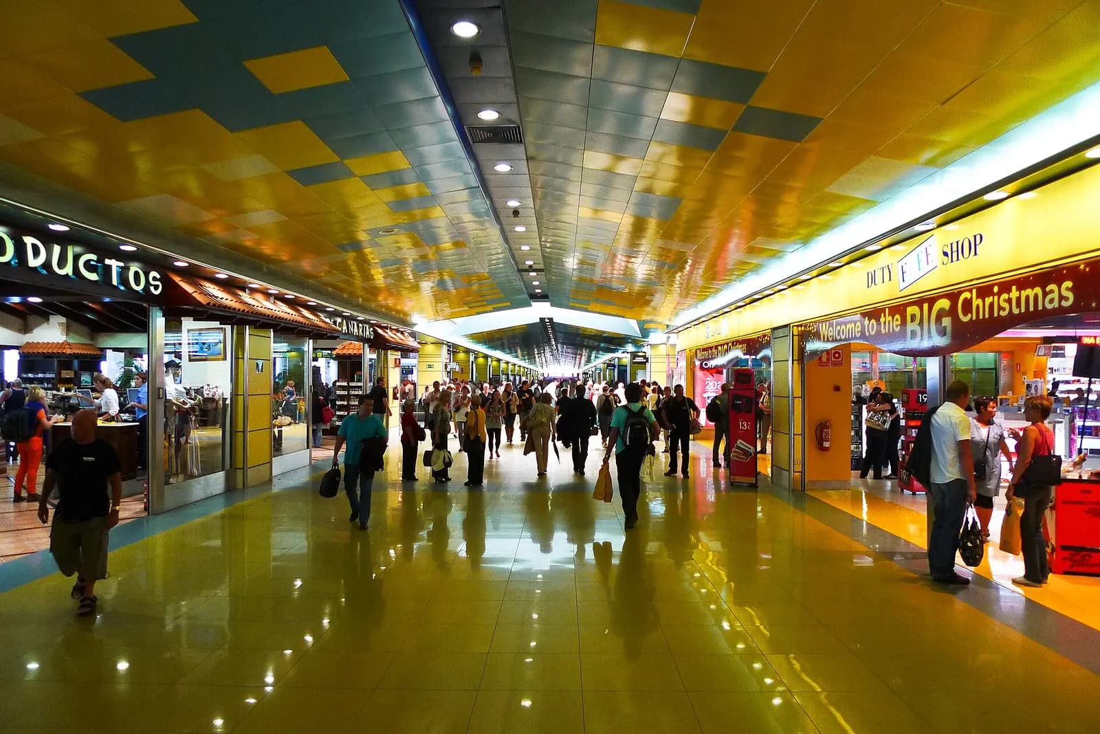 Retail corridor inside Gran Canaria Airport