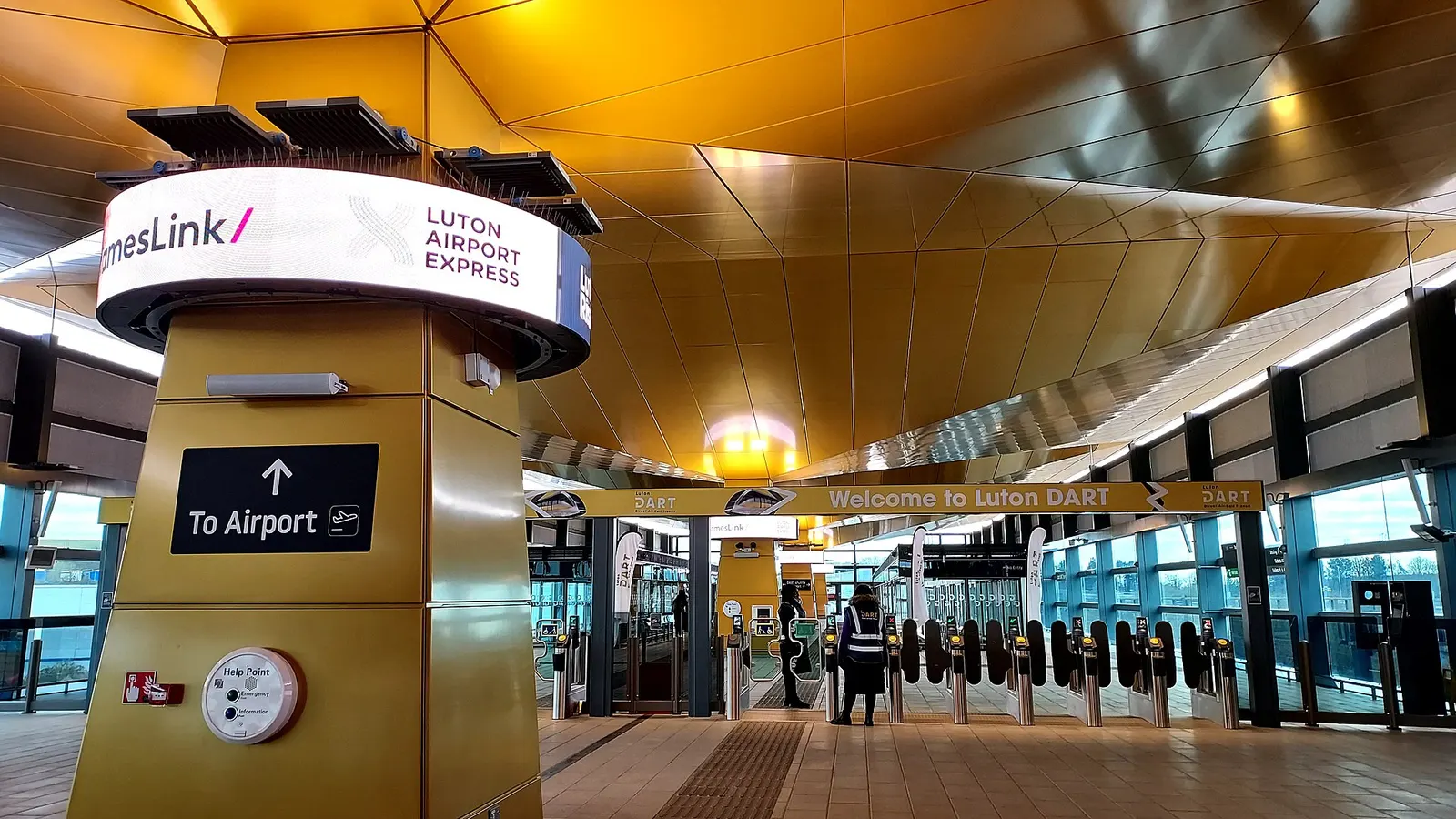 Luton DART barrier line and platforms at Luton Airport Parkway