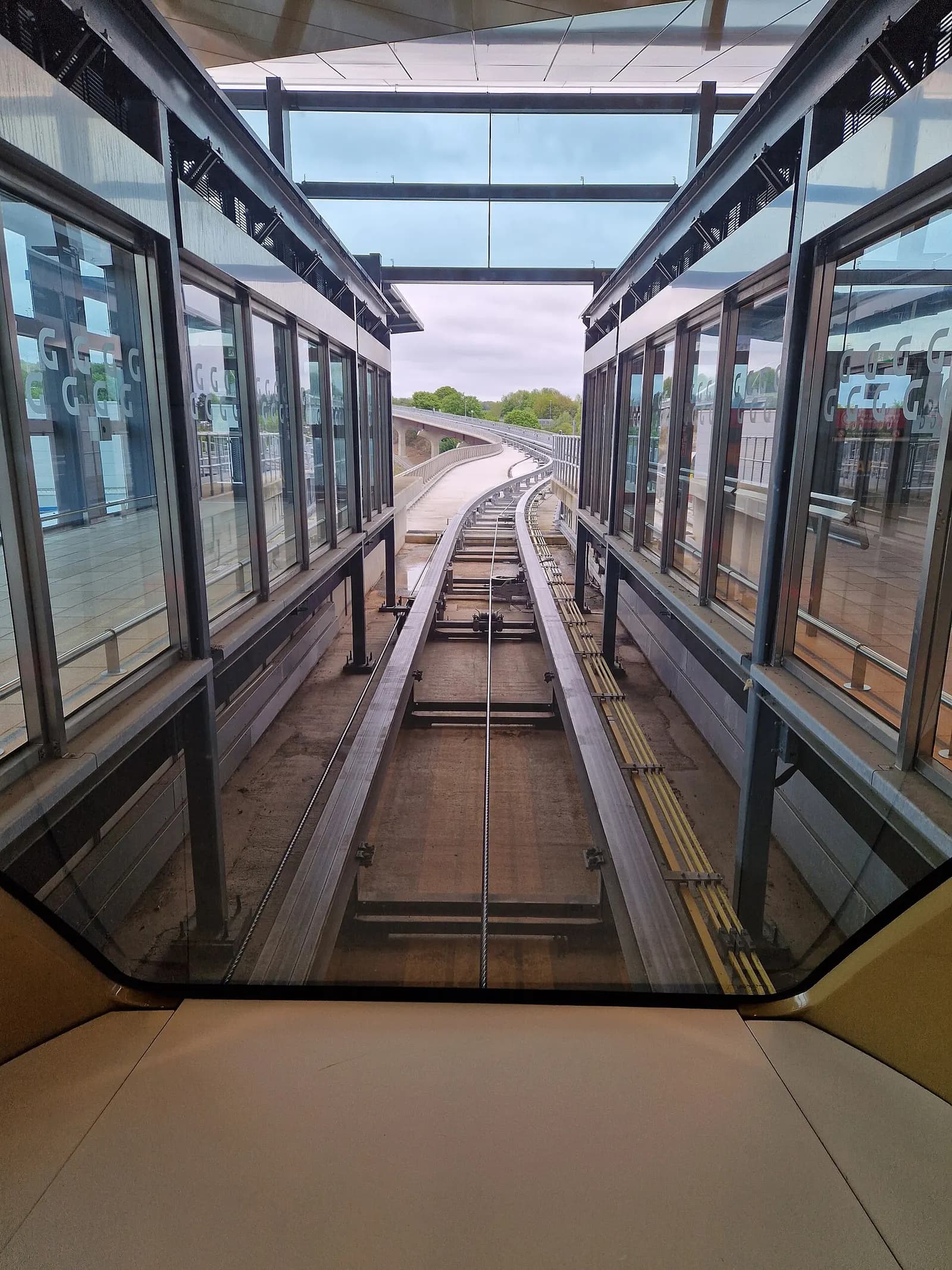 Driver’s-eye view from a Luton DART carriage on the guideway