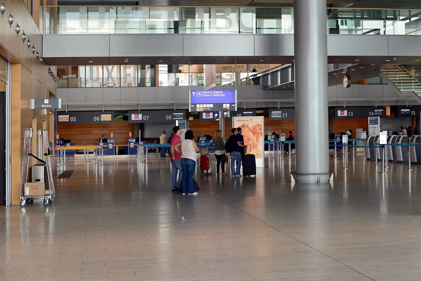 Fluchhafe Lëtzebuerg : Den Hall des départs am Terminal A.