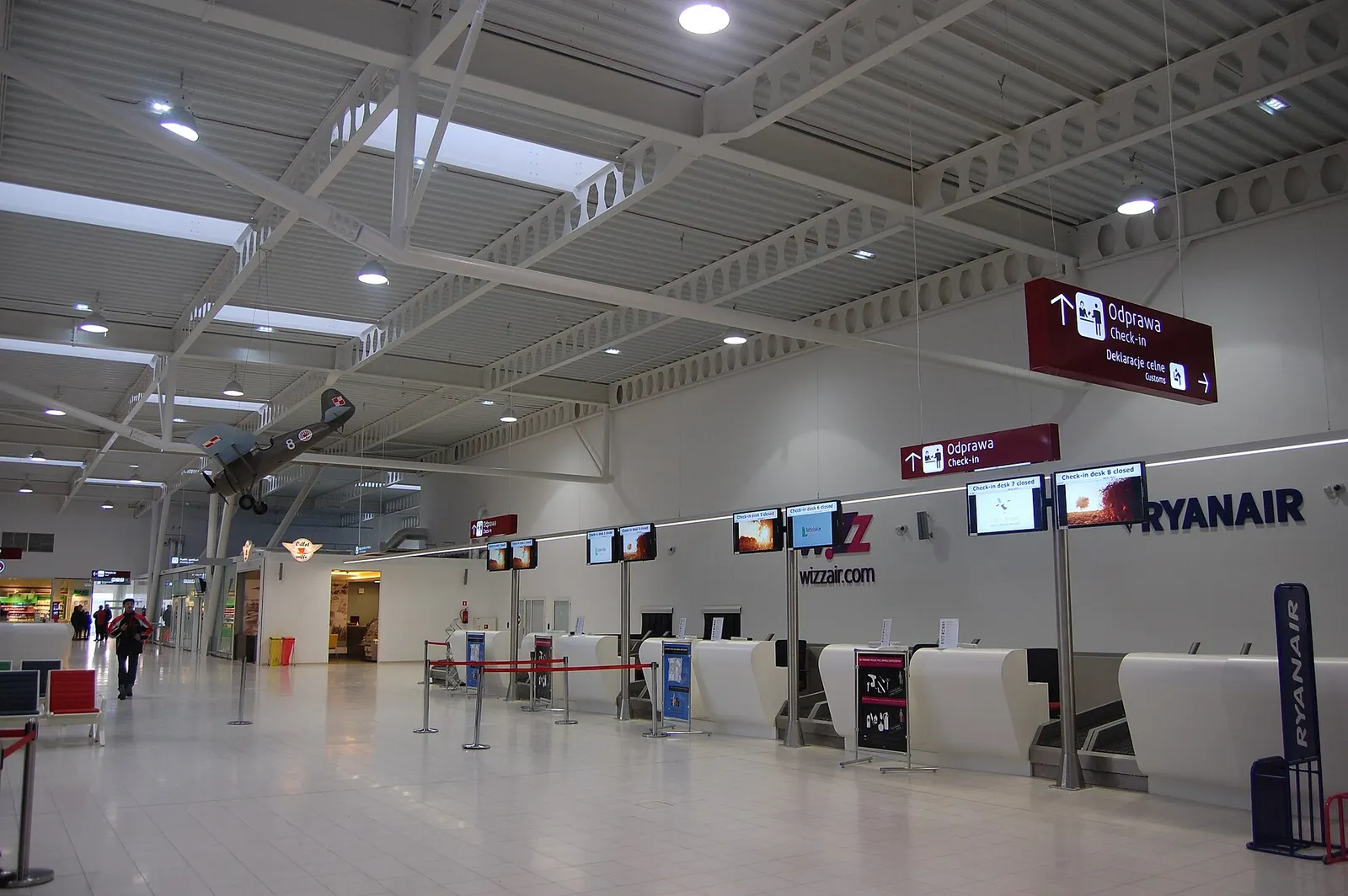 Lublin Airport check-in desks with Wizz Air and Ryanair branding