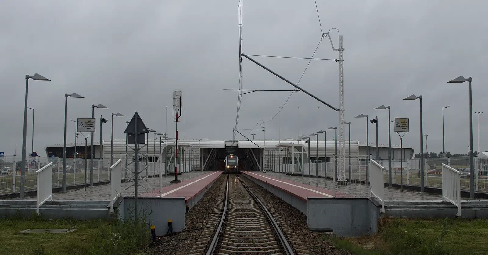 Lublin Airport railway station platforms leading into the terminal