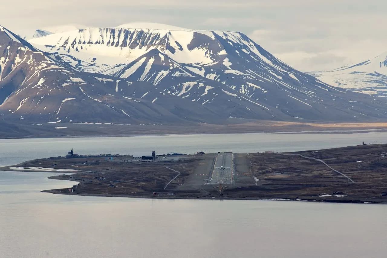Svalbard Airport, Longyear