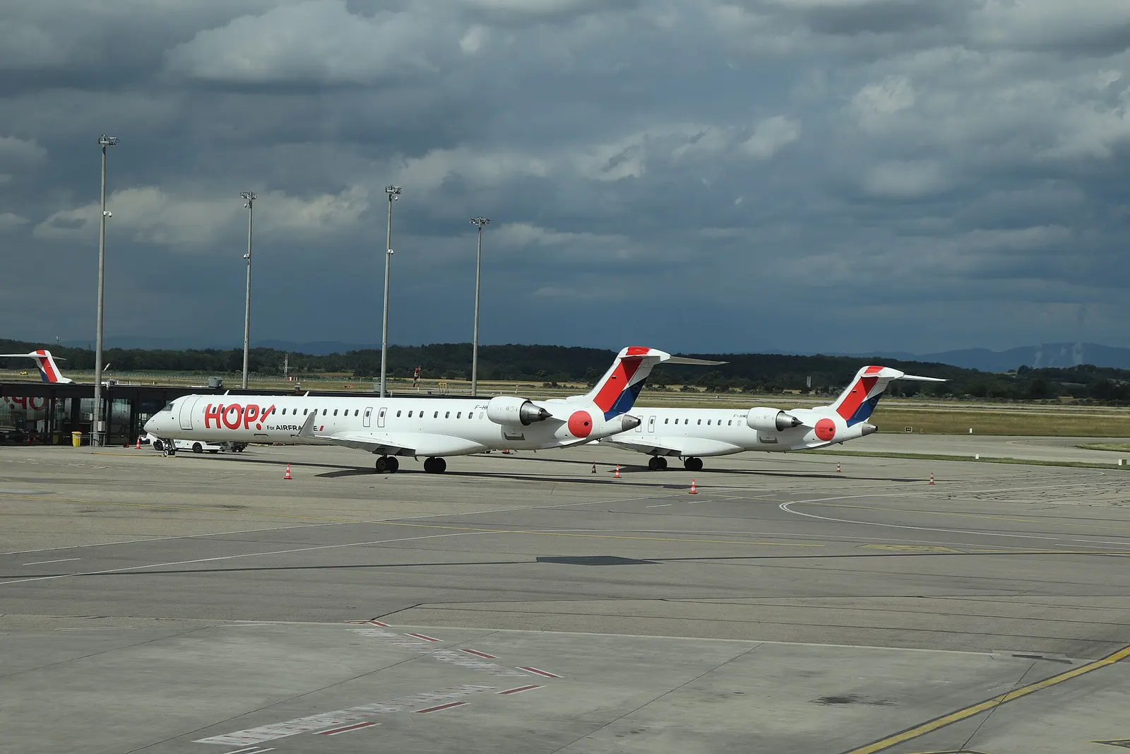 Lyon-Saint-Exupéry Airport (LYS/LFLL) - Hop! Bombardier CRJ-1000 (F-HMLH, F-HMLG)