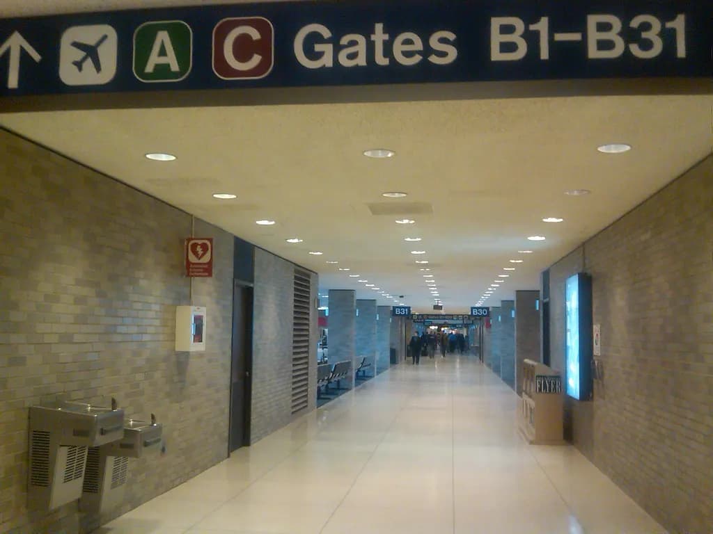 Pre-rebuild Memphis Concourse B hallway signed Gates B1–B31 with a water fountain and Memphis Flyer rack.