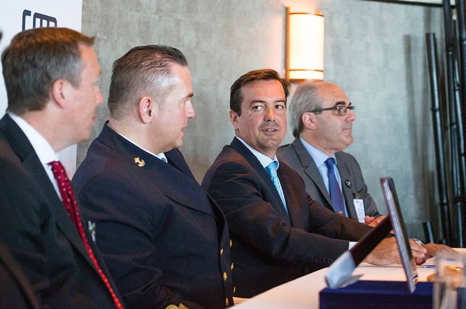 Från vänster: Johan Röstin (CEO Copenhagen Malmö Port), Arkadiusz Branka (Empress Captain Pullmantur), Edurado López-Puertas (VP land operations & on board revenue, Pullmantur) samt Peter Weinhandl, flygplatschef Malmö Airport. Invigning av Malmös nya kryssningsterminal med rederiet Pullmanturs krys