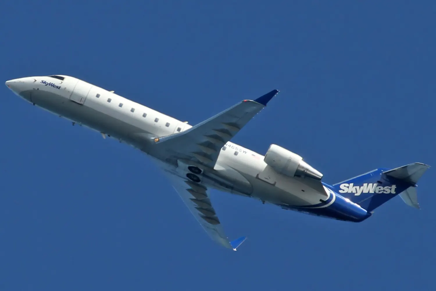 SkyWest Canadair Regional Jet N465SW at Monterey Regional Airport