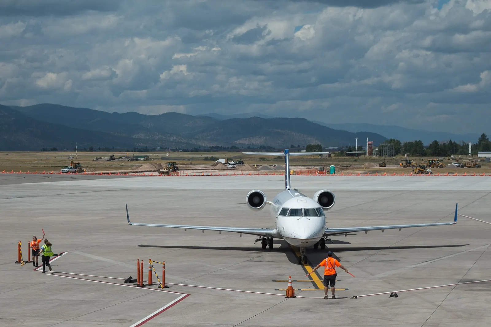 United Express SkyWest CRJ-200 on the Missoula ramp, July 2015