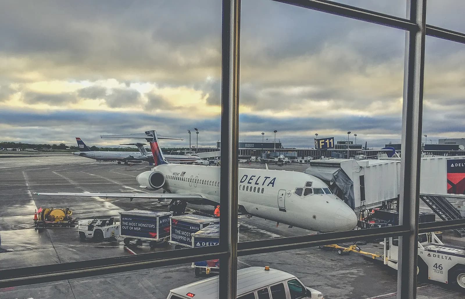 N925AT at Minneapolis-St. Paul International Airport.