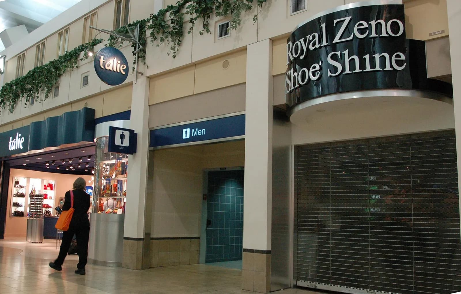 Larry Craig bathroom in the Minneapolis–Saint Paul International Airport I'm a fairly wide guy