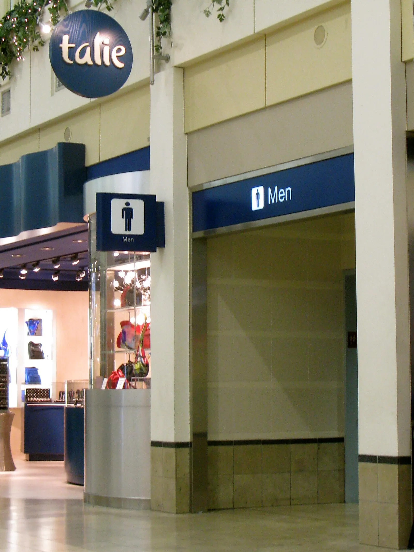 Larry Craig bathroom in the Minneapolis–Saint Paul International Airport Minneapolis airport