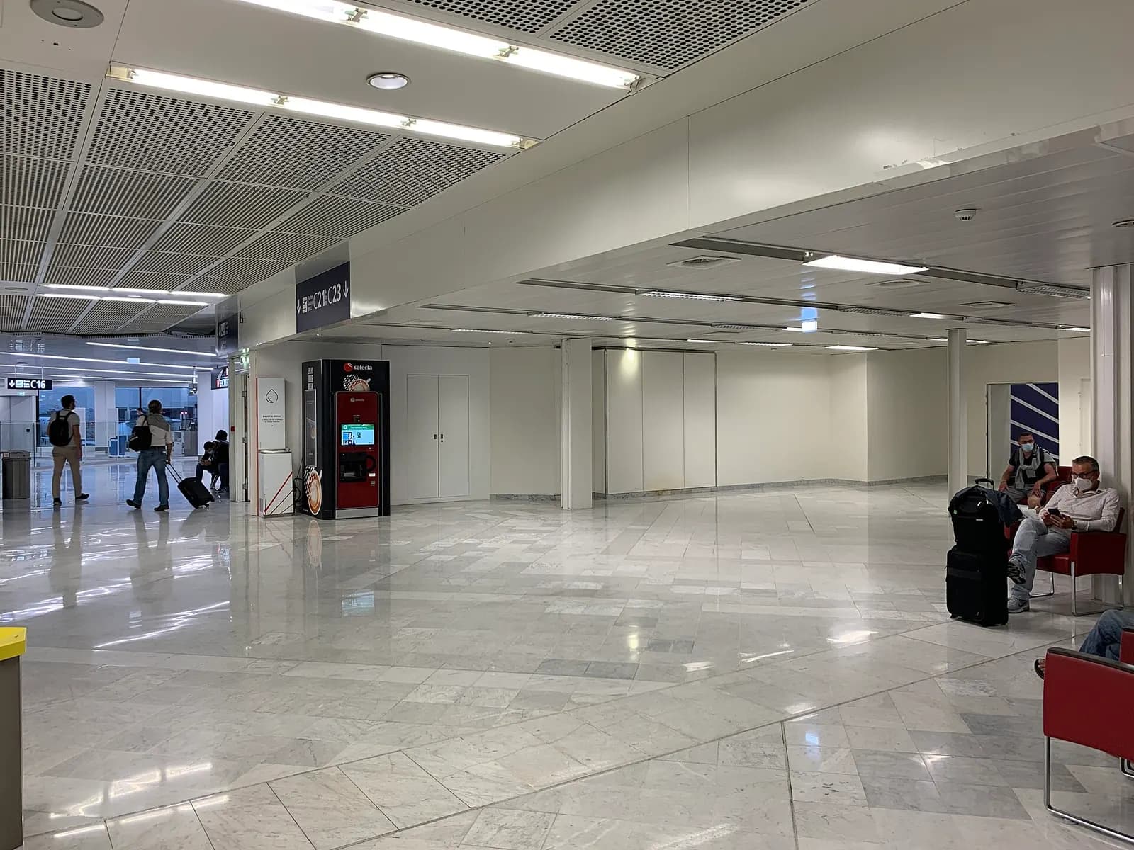 Terminal 3 de l'aéroport d'Orly, Paray-Vieille-Poste.