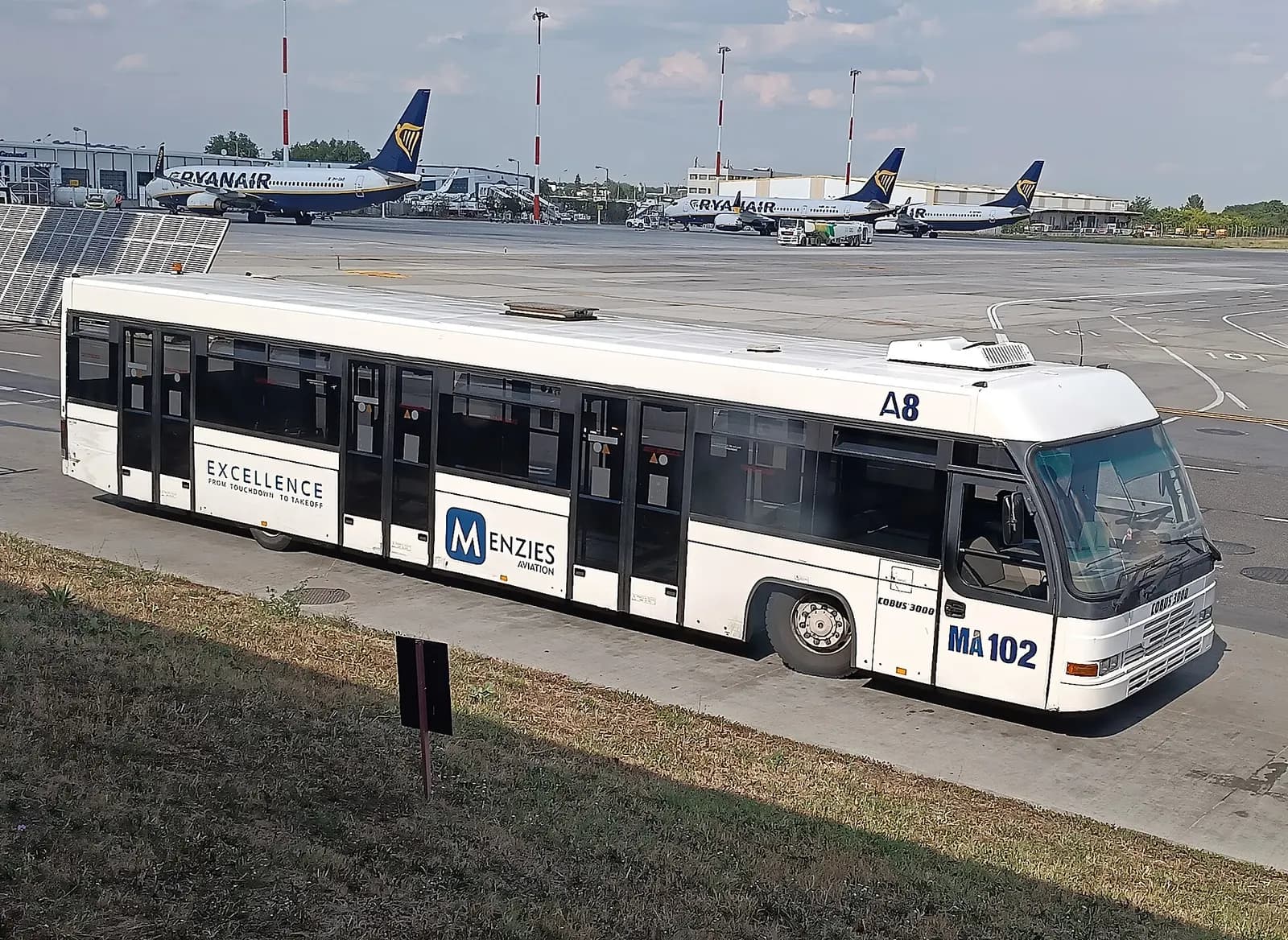 Bus Cobus 3000 de l'aéroport Henri Coandă de Bucarest