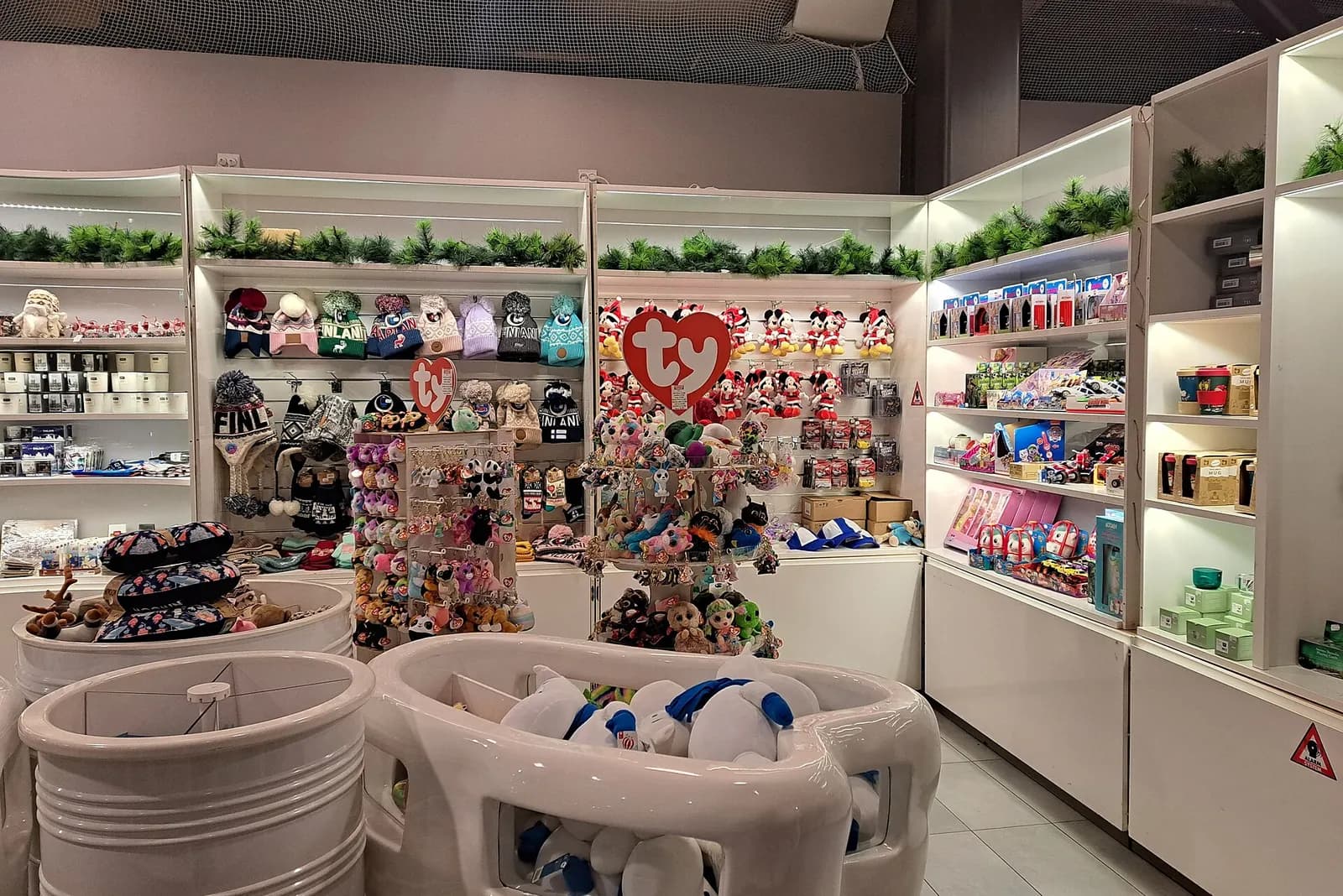A shop in the Oulu Airport terminal.