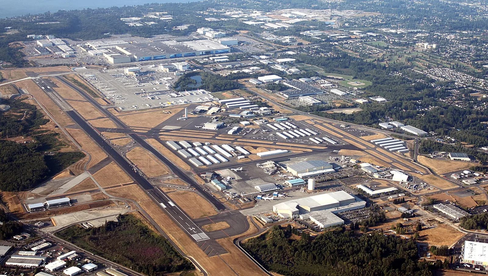 August 2009 aerial of Paine Field looking northeast, before the passenger terminal