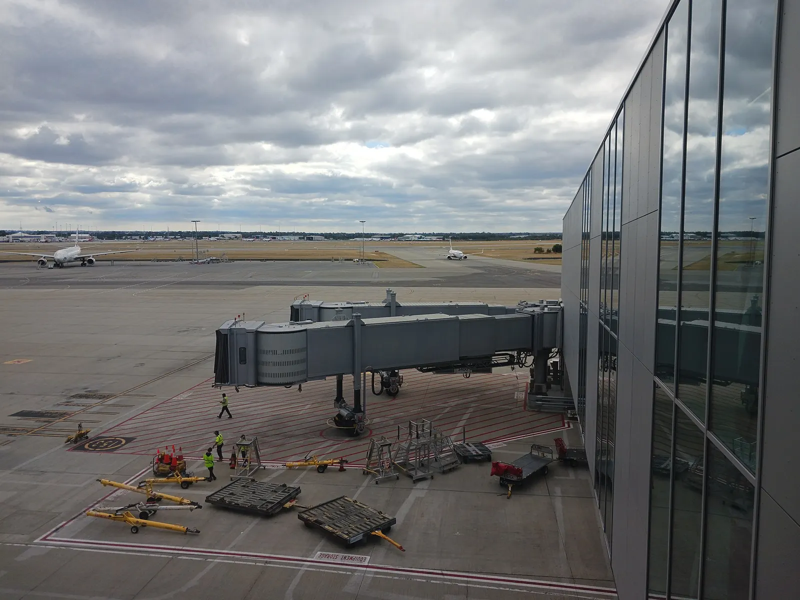Malaysia Airlines Boeing 737 arriving at Perth Airport Terminal 1