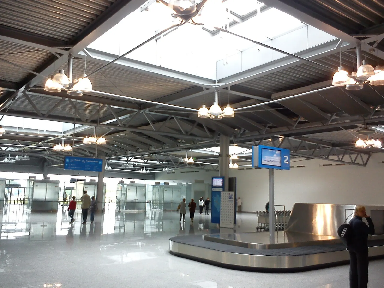 Poznań–Ławica Terminal T2 landside approach
