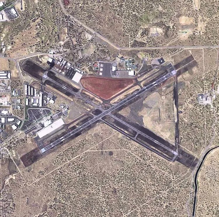 2006 USGS aerial of Roberts Field in Redmond, Oregon, showing the civil campus.