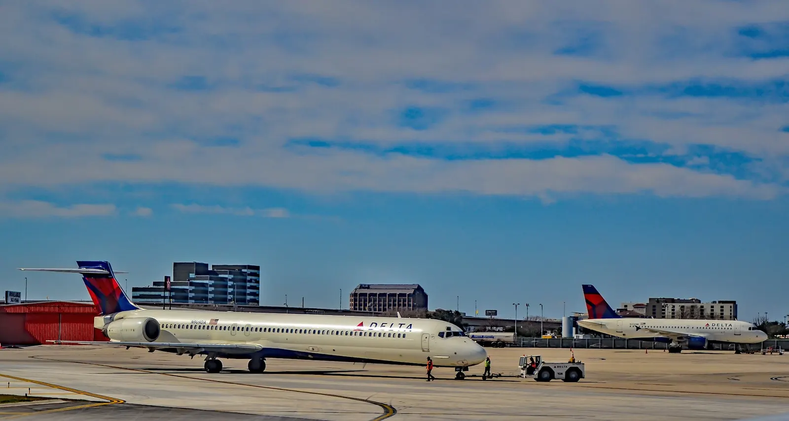 N336NB Delta Air Lines 2002 Airbus A319-114 serial 1683 San Antonio International Airport (IATA: SAT, ICAO: KSAT, FAA LID: SAT) Photo: TDelCoro January 24, 2016