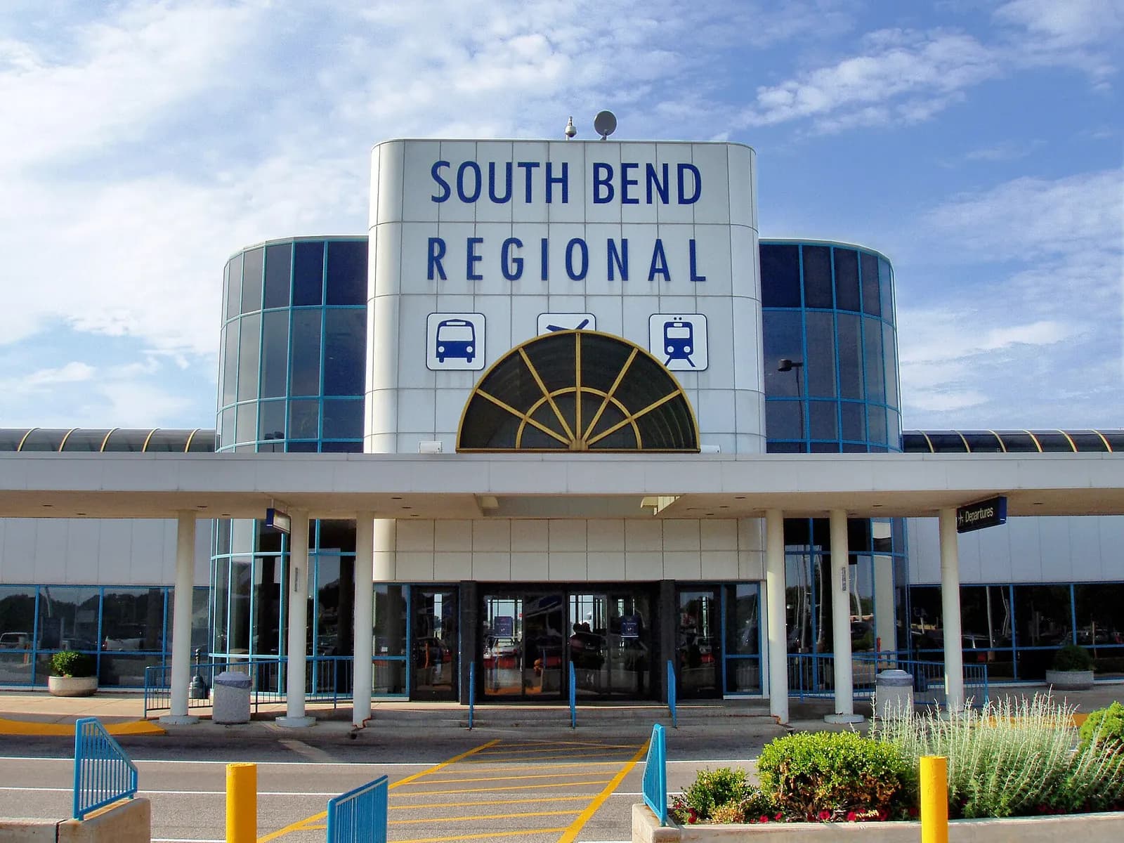South Bend Regional Airport landside front in June 2005