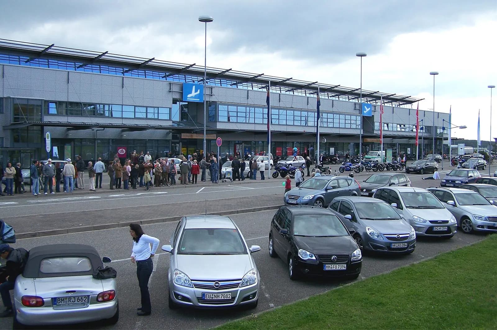 Saarbrücken Airport terminal frontage with covered walkway.