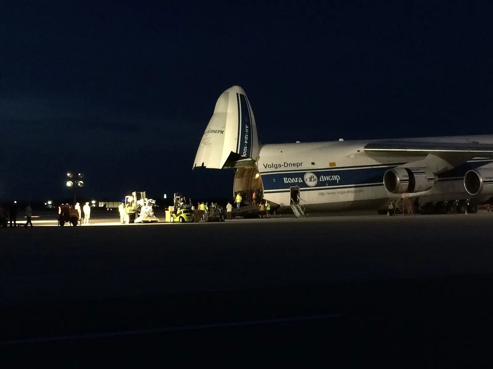 Antonov An-124 cargo jet on the Orlando Sanford International Airport apron with support vehicles alongside.