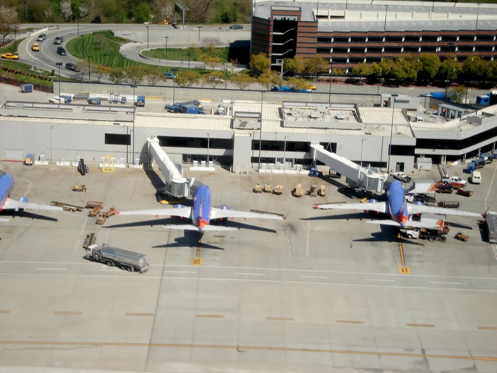 Southwest Airlines aircraft at San Jose International Airport Terminal A in 2009. Airport Way and parking structure can be seen in the background.