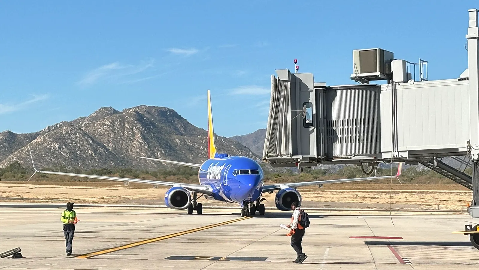 Los Cabos International Airport, Blue aircraft