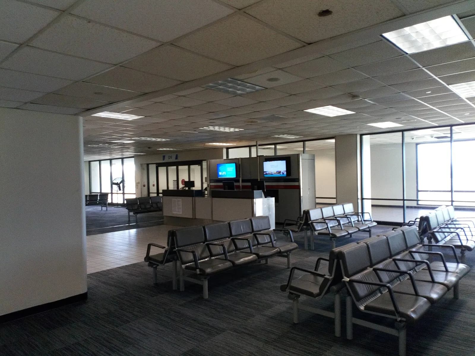 Gate D4 of Luis Munoz Marin Intl Airport (SJU/TJSJ) before renovations that concluded in 2023. It shows the original chairs used at the airport, along with hints of American Airlines' former presence in the terminal. Currently, this gate has been reassigned Gate D5